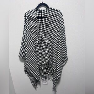V. Fraas White Black Houndstooth Winter Wrap Cape One Size